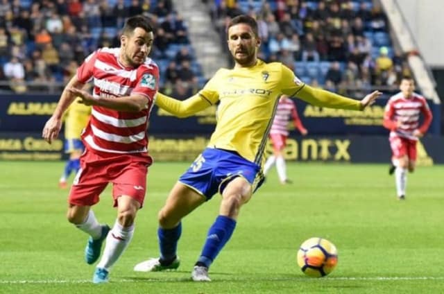 Soi kèo nhà cái trận Deportivo Cádiz vs Granada, 4/10/2020