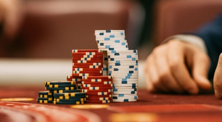 Học hỏi về các cách cược trong xì tố Poker