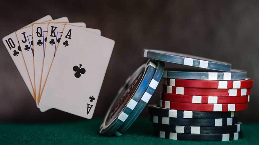 Vai khuyet diem trong khi choi Poker