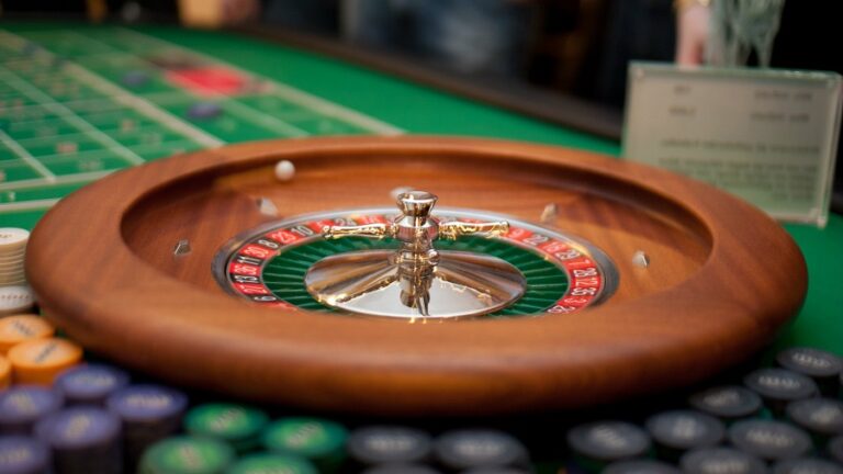 Những loại bàn quay nào thường được dùng trong Roulette Online?