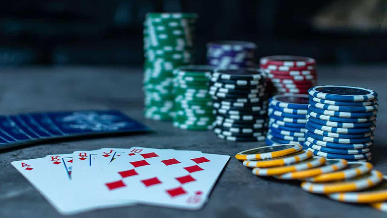 Chien thuat danh poker choi tren moi van moi doi tuong doi thu