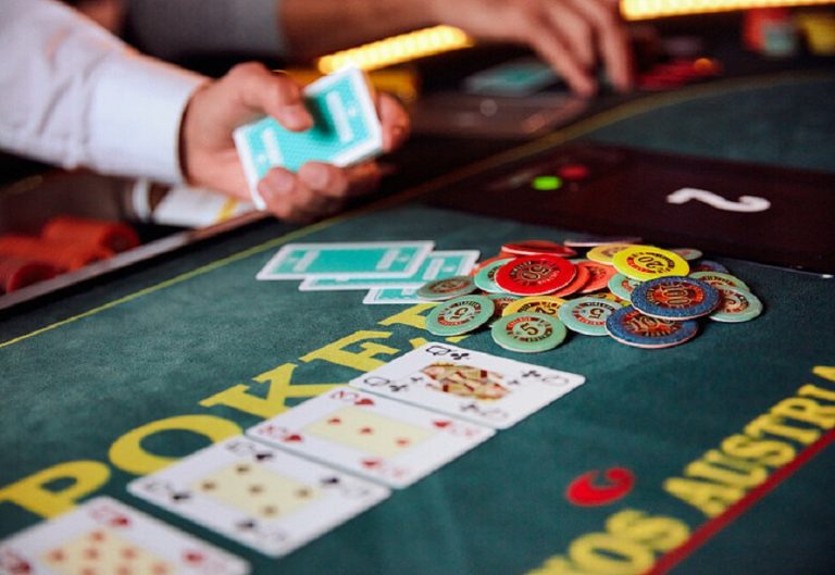 Người mới bắt kịp kinh nghiệm chơi Poker của đối thủ bằng những chiến lược sau