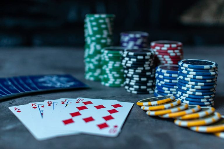 Những điều giúp cho bạn chơi Blackjack với cơ hội thắng lớn hơn để kiếm tiền